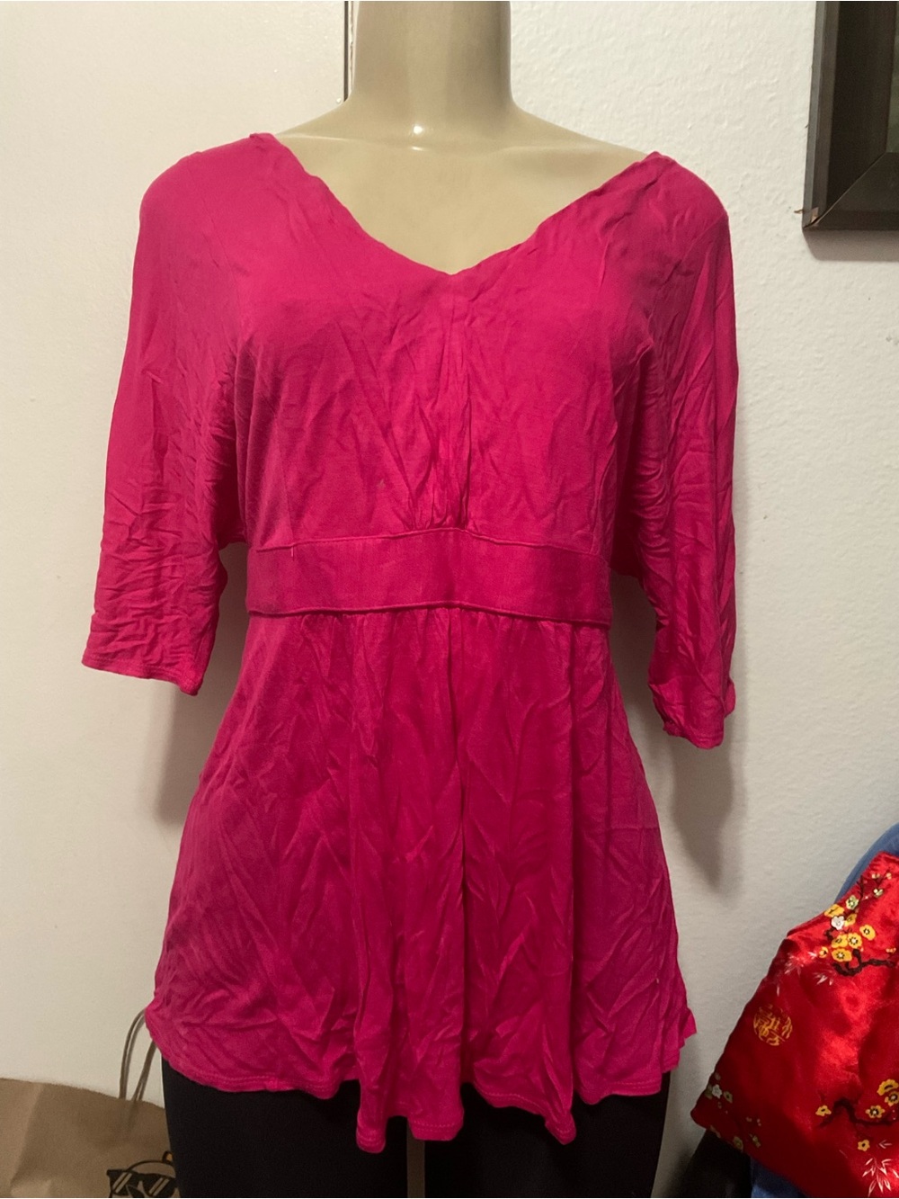 INC International Concepts women’s Y2K Hot Pink V-Neck tie back top size M